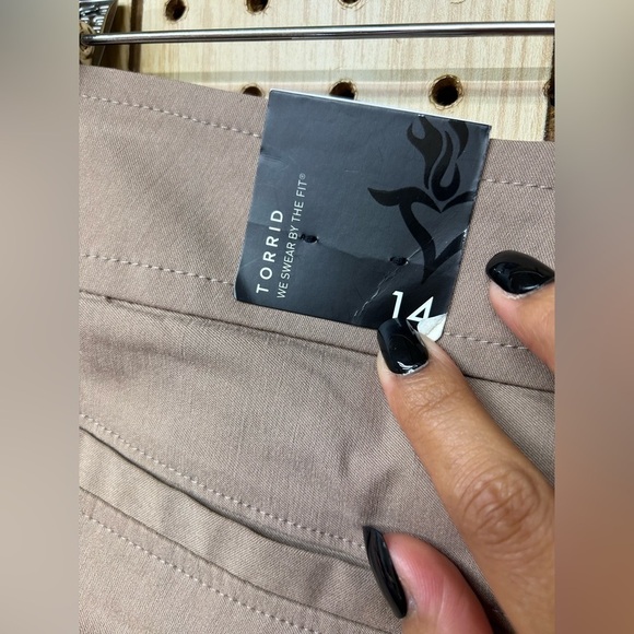 - Torrid Deluxe Straight Khaki Pants - Picture 4 of 5